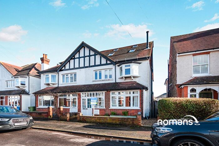 4 Bedroom Semi Detached House To Rent In Upper St. Michaels Road, Aldershot, Hampshire, GU11