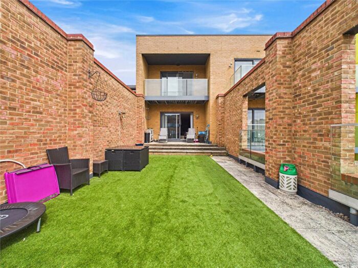 3 Bedroom Apartment For Sale In Marconi Road, Chelmsford, Essex, CM1