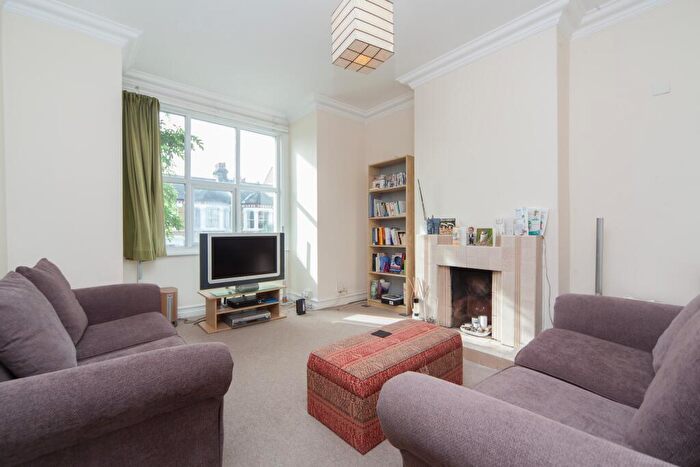 2 Bedroom Flat To Rent In Balham Park Road, SW12