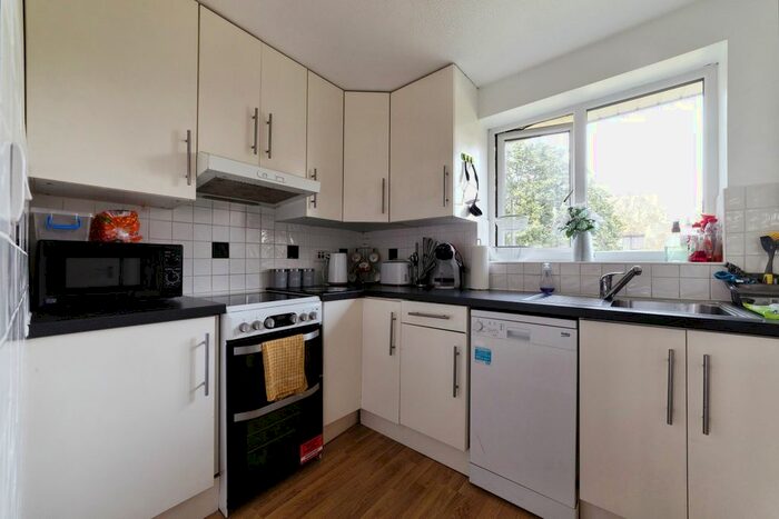 2 Bedroom Flat To Rent In Athlone Court, Stocksfield Road, London, E17