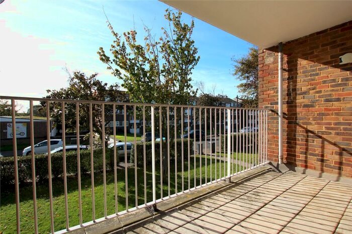 2 Bedroom Flat To Rent In Angola Road, Worthing, West Sussex, BN14
