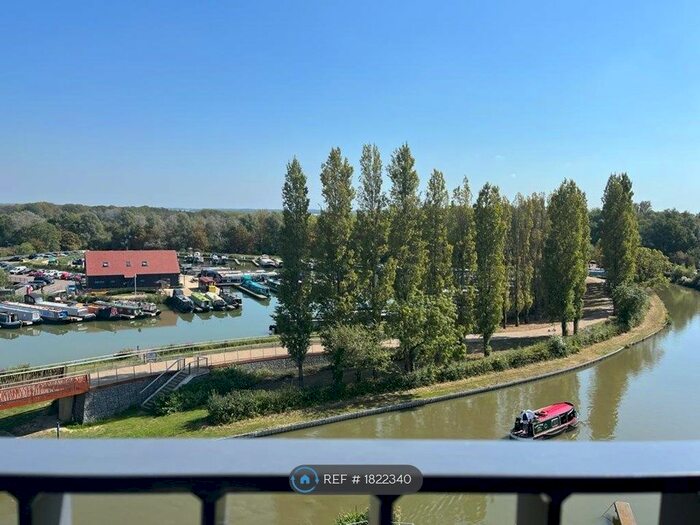 2 Bedroom Flat To Rent In Wharf View, Campbell Park, Milton Keynes, MK9