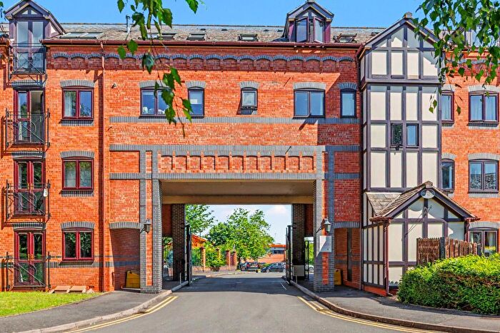 2 Bedroom Flat For Sale In The Moorings, Leamington Spa, CV31