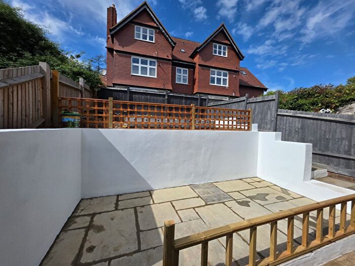 2 Bedroom Maisonette To Rent In Mount Court, West Wickham, BR4