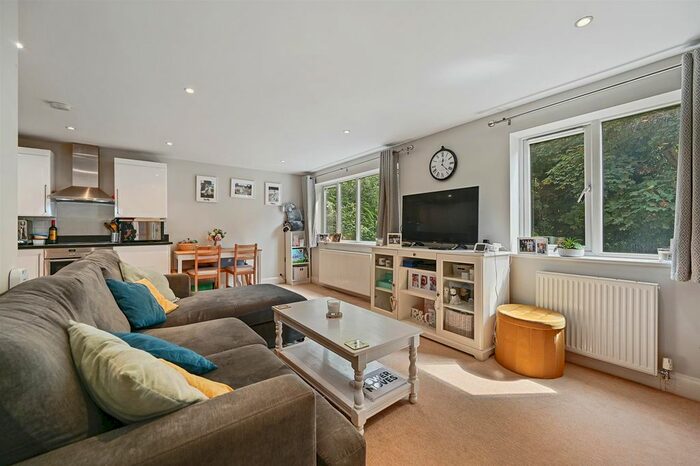 2 Bedroom Flat To Rent In The Crescent, Belmont, Sutton SM2