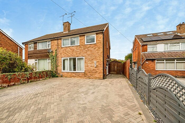 3 Bedroom Semi-detached House For Sale In Ingram Avenue, Aylesbury, HP21