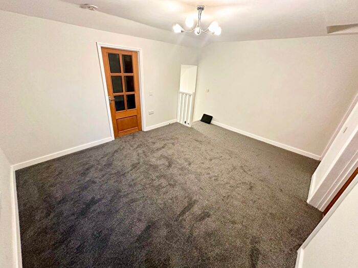 2 Bedroom Flat To Rent In Cross Street, Kettering, NN16