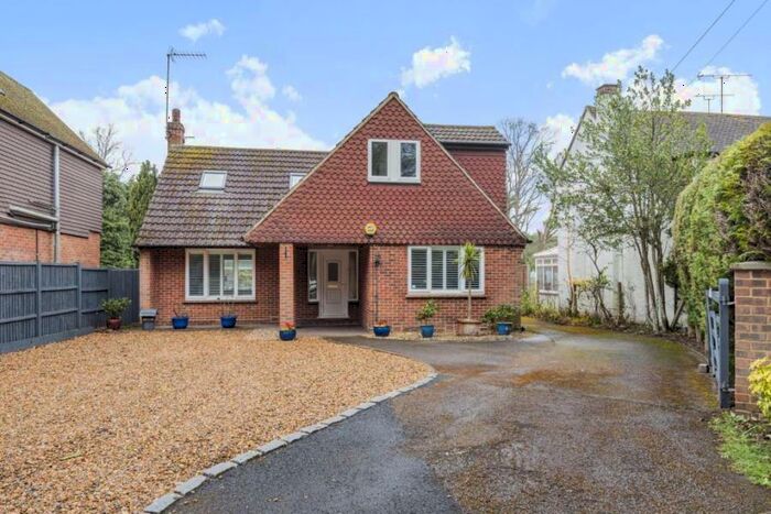 4 Bedroom Detached House To Rent In Woking, GU22