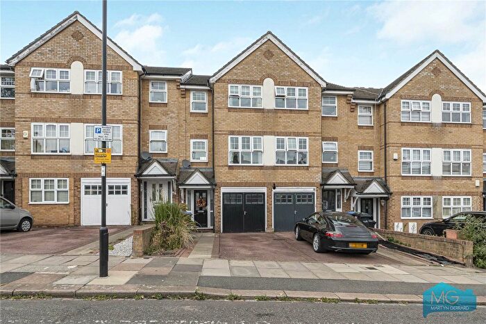 3 Bedroom Terraced House For Sale In Vicars Moor Lane, London, N21
