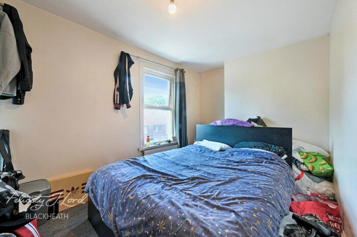 2 Bedroom Maisonette For Sale In Elmdene Road, London, SE18