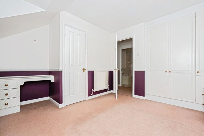 2 Bedroom Semi-Detached House For Sale In Newburgh Road, Grays, RM17