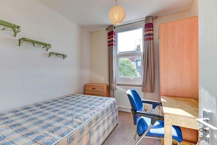 5 Bedroom Semi-Detached House To Rent In Whippingham Road, Brighton, BN2