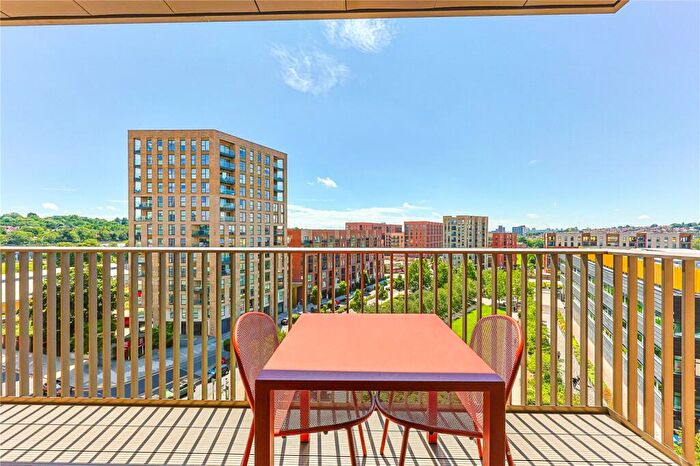 2 Bedroom Apartment To Rent In Aerodrome Road, London, NW9