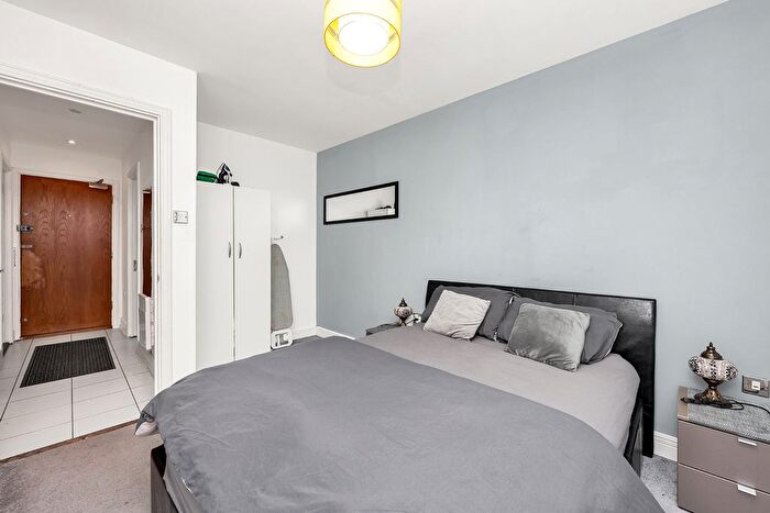 1 Bedroom Flat For Sale In High Street, London, E15