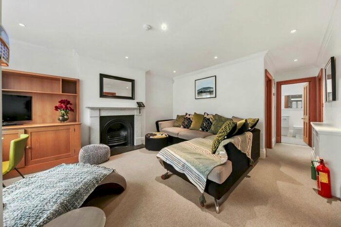 2 Bedroom Mews House To Rent In Holland Park Mews, London, W11