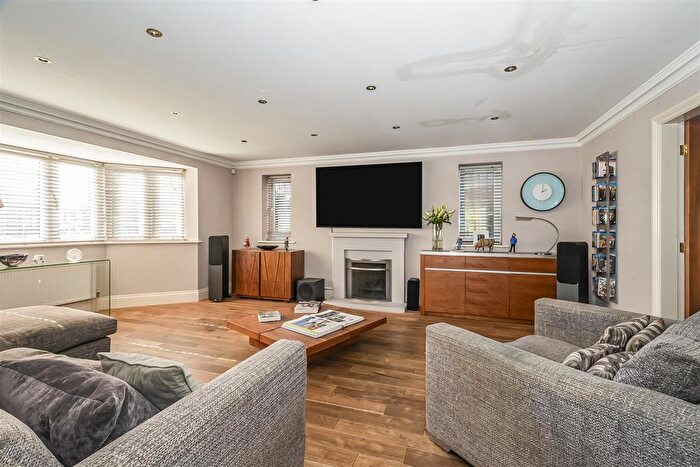 5 Bedroom Detached House For Sale In Rosewoods, Howden, DN14