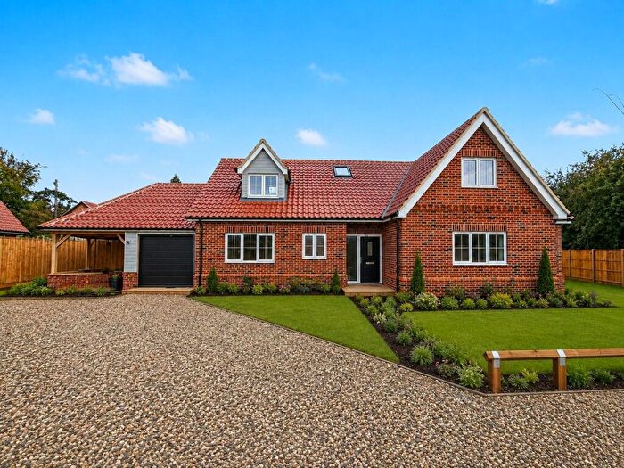 4 Bedroom Chalet For Sale In Watton Road, Larling, Norwich, NR16
