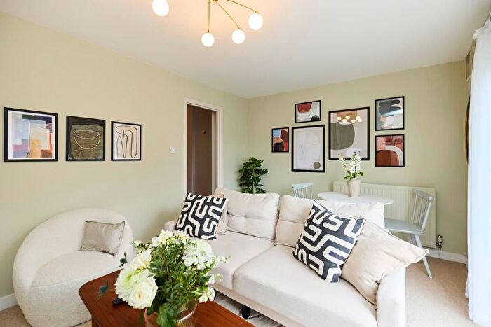 1 Bedroom Flat To Rent In Clapham Common North Side, London, SW4