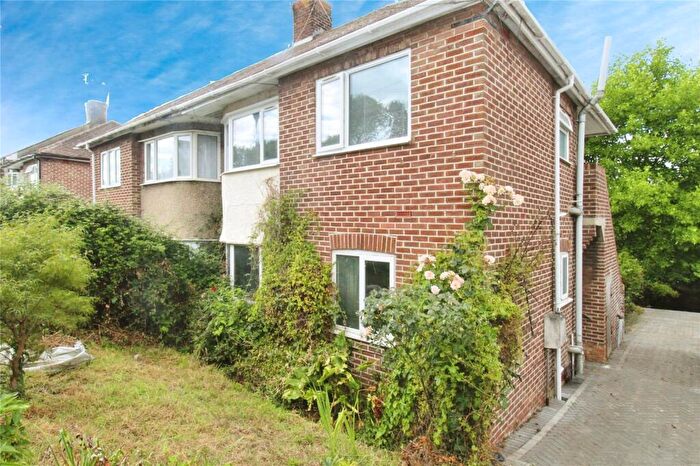 2 Bedroom Flat For Sale In Gainsford Road, Southampton, Hampshire, SO19