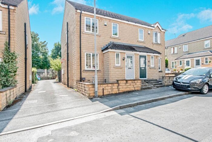 3 Bedroom Semi Detached House For Sale In Chapel Street, Cleckheaton, West Yorkshire, BD19