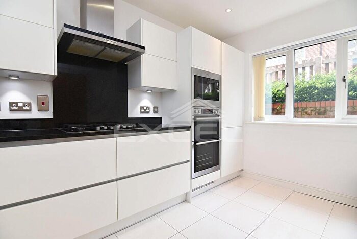 3 Bedroom Apartment To Rent In Mountfield Rd, Finchley Central, London, N3
