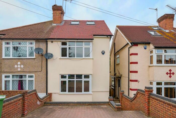 4 Bedroom Semi-Detached House To Rent In Matfield Road Belvedere, DA17