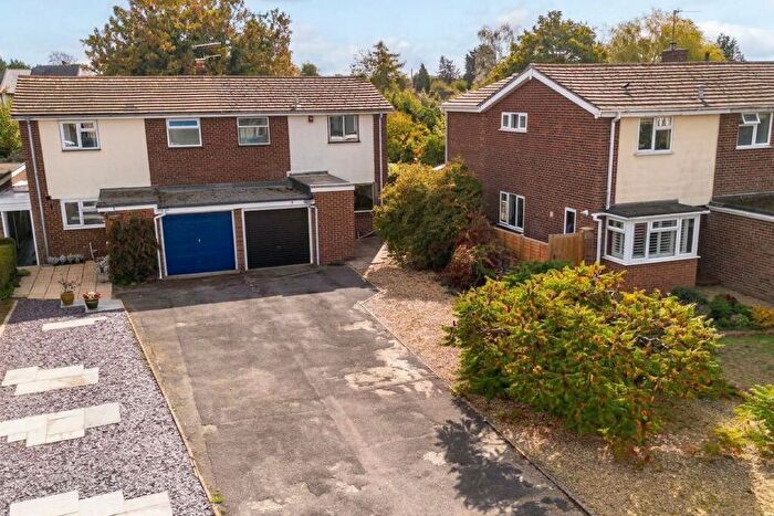 3 Bedroom Semi-Detached House For Sale In Seven Acres, Thame, OX9