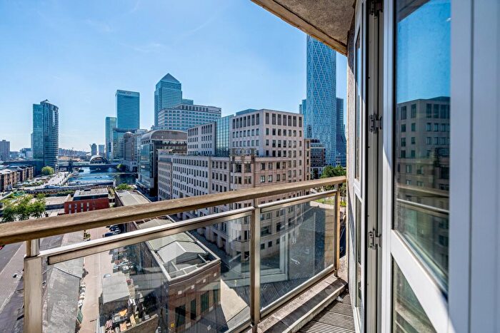 2 Bedroom Apartment To Rent In Circus Apartments, Westferry Circus, E14