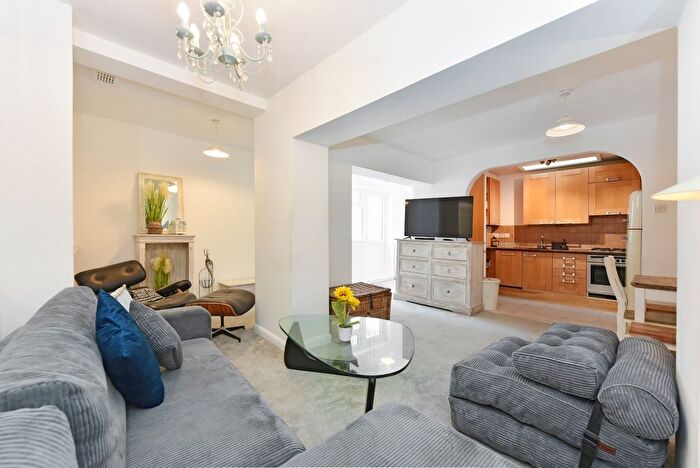 2 Bedroom Flat To Rent In Chalk Farm Road, Camden Town, London, NW1