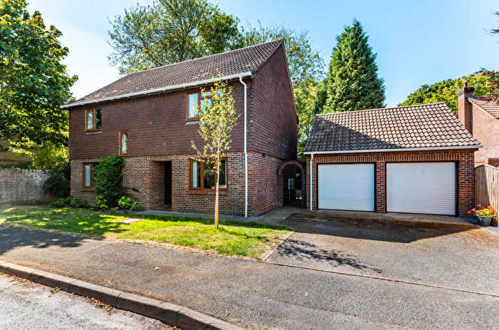 4 Bedroom Detached House To Rent In Bere Close, Winchester, SO22