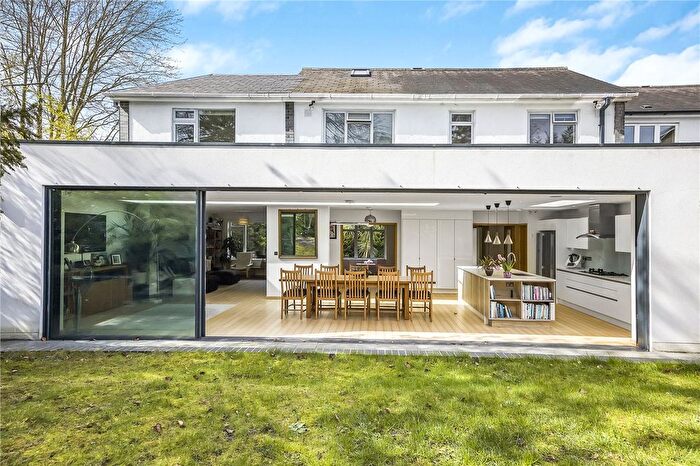 4 Bedroom Link Detached House For Sale In Biscoe Way, Lewisham, London, SE13