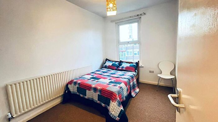 5 Bedroom Apartment To Rent In Malden Road, London, NW5