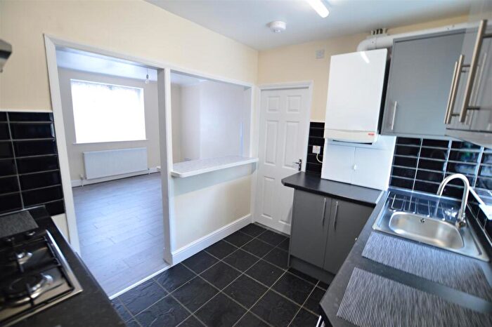 4 Bedroom Terraced House To Rent In St. Elmo Crescent, Slough, SL2