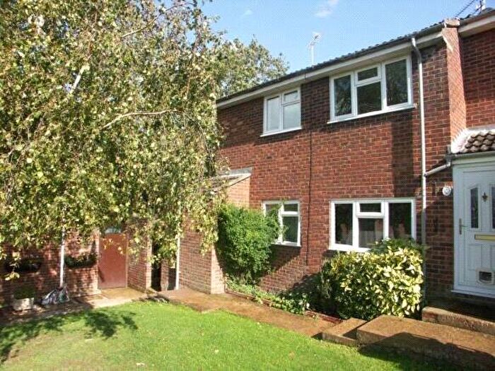 2 Bedroom Flat To Rent In Meadow Gardens, Buckingham, MK18