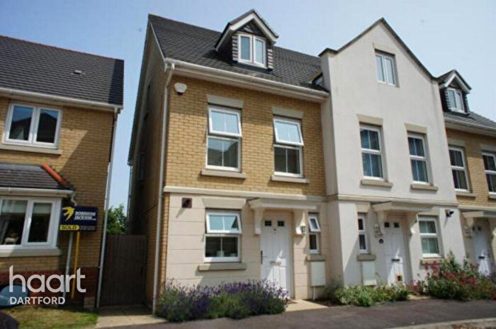 3 Bedroom End Of Terrace House To Rent In Critchley Avenue, Dartford, DA1