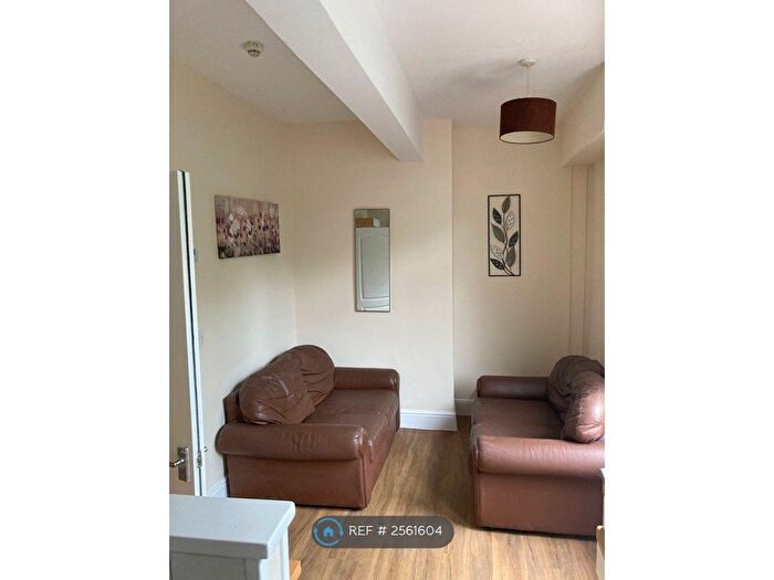 1 Bedroom Flat To Rent In Charles Street, Newport, NP20