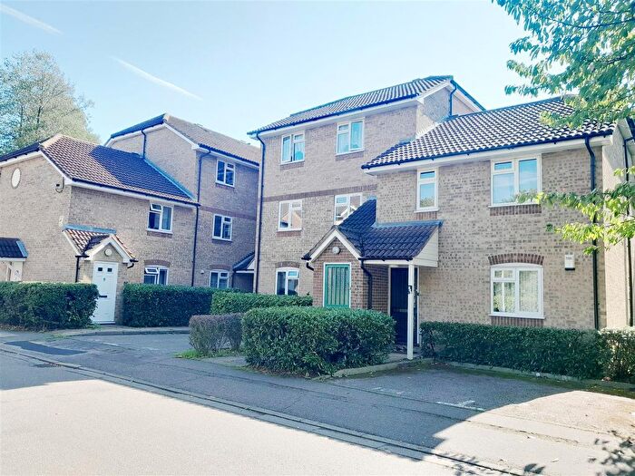 2 Bedroom Flat For Sale In Wentworth Fields, Gainsborough Road, Hayes, UB4