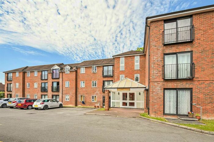 1 Bedroom Flat To Rent In Woodlands Way, Andover, SP10