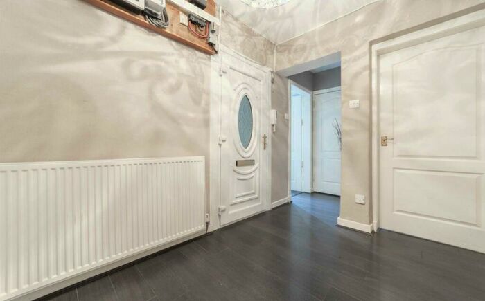 3 Bedroom Flat To Rent In Greenhill Road, Rutherglen, G73