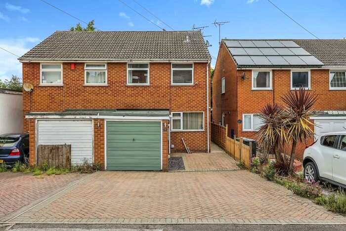 3 Bedroom Semi-Detached House For Sale In Smeeton Street, Heanor, DE75