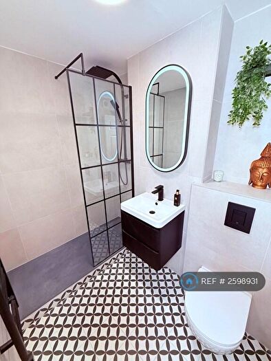 1 Bedroom Flat To Rent In Charminster Court, Surbiton, KT6