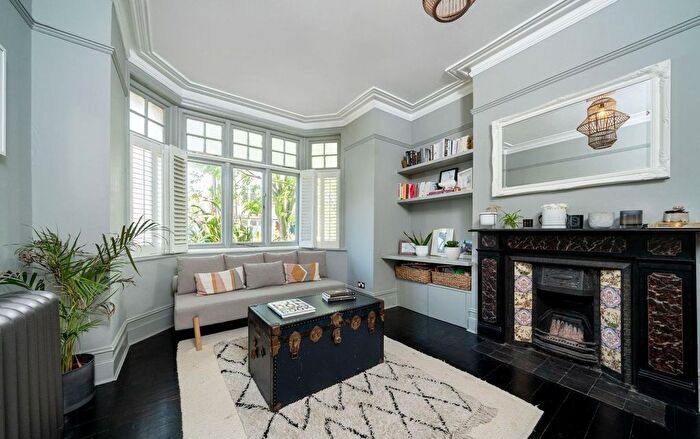 4 Bedroom Terraced House To Rent In Arragon Gardens, London, SW16