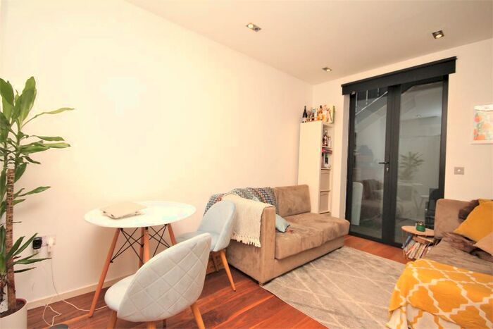 2 Bedroom Flat To Rent In Burder Road, Dalston Junction, London, N1