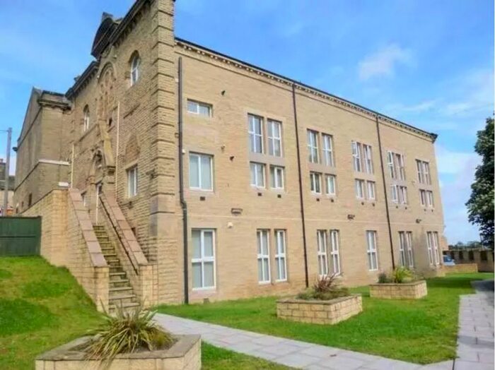 2 Bedroom Flat To Rent In Victoria Road, Bradford, BD2