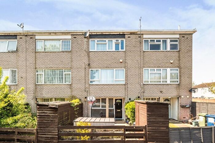 4 Bedroom Property For Sale In Melrose Close, Hayes, UB4