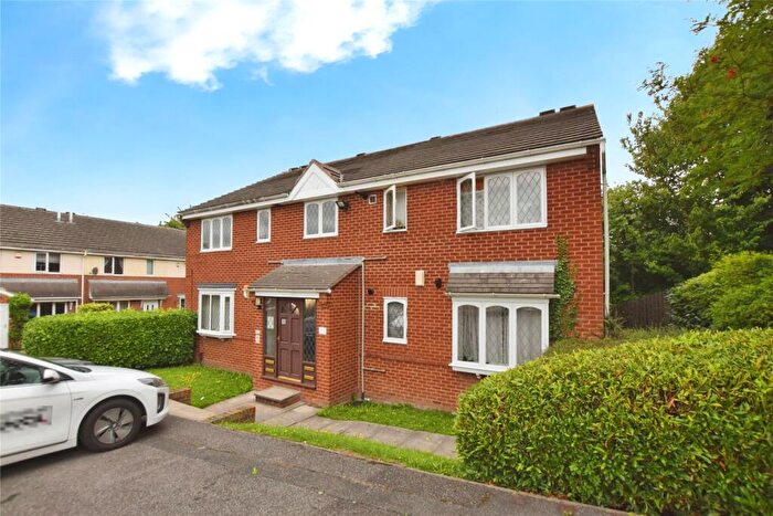 2 Bedroom Apartment For Sale In Thirlmere Close, Leeds, West Yorkshire, LS11
