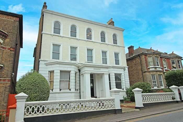 1 Bedroom Flat To Rent In Granville Road, Broadstairs, Kent, CT10
