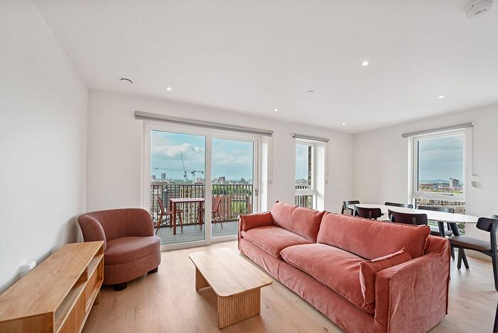 3 Bedroom Flat To Rent In The Draper, Draycote House, Colindale, NW9