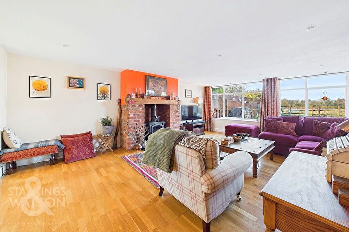 3 Bedroom Barn Conversion For Sale In Low Street, Oakley, Diss, IP21