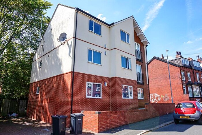 Flat To Rent In Headingley Ave, Leeds, LS6